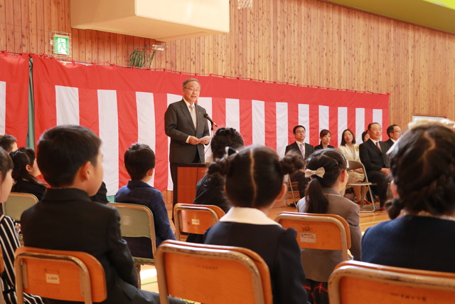 平岡小学校入学式の写真