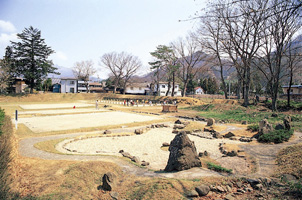 高梨氏館跡内部の復元庭園