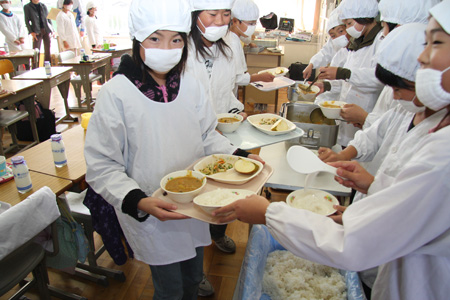 ふれあい地域食材の日（平岡小学校）