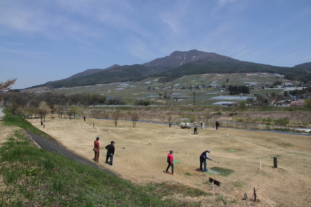 夜間瀬川河川公園（高社山） 