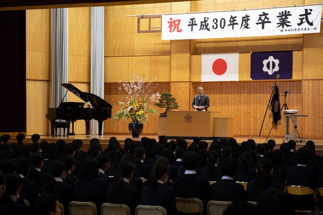 中学校卒業式の写真