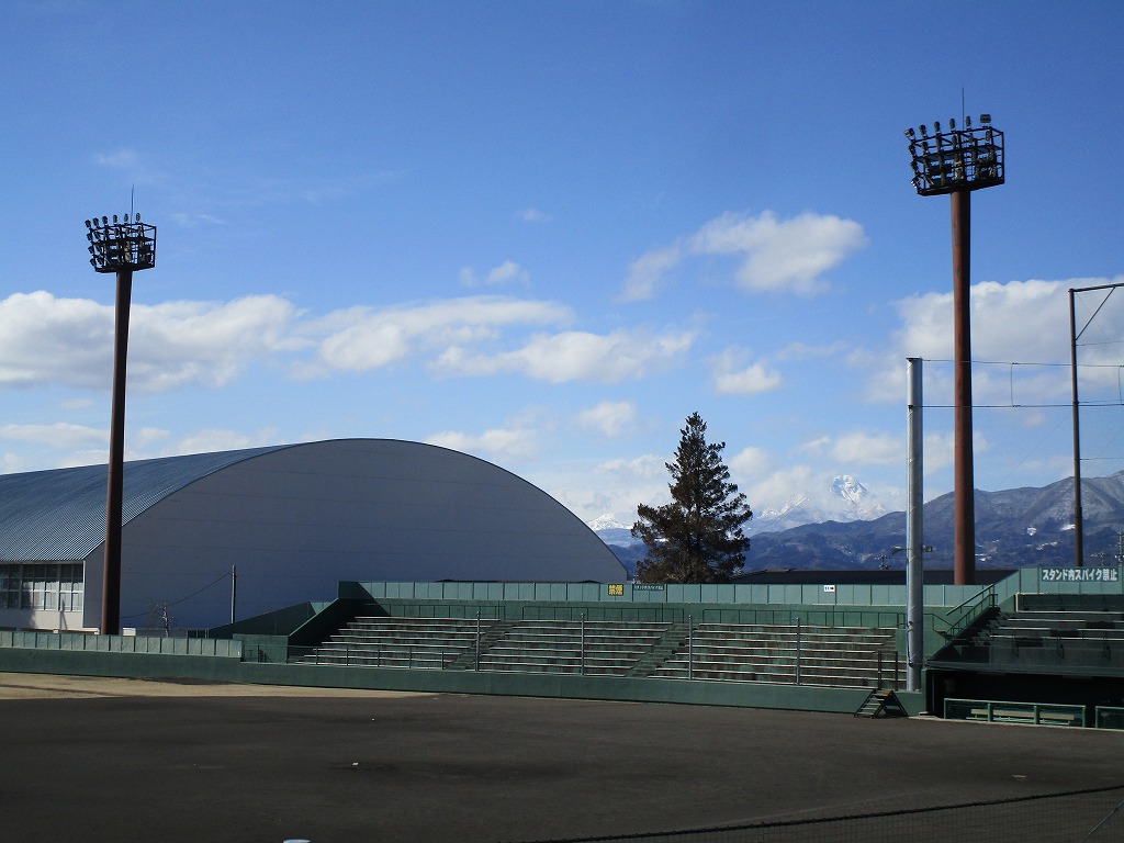 中野市営野球場の照明設備をスポーツ振興くじ助成金の交付を受けて整備しました 長野県中野市