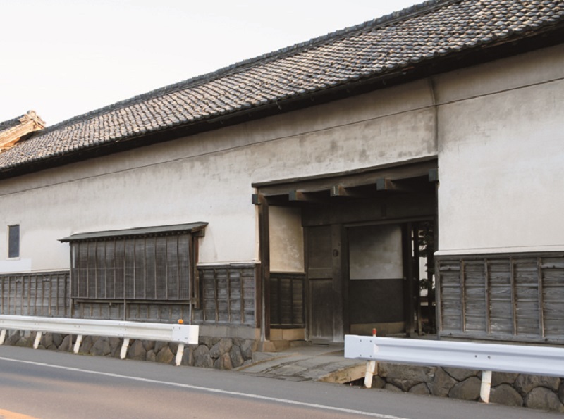 写真：裏門・台所味噌蔵及び事務所