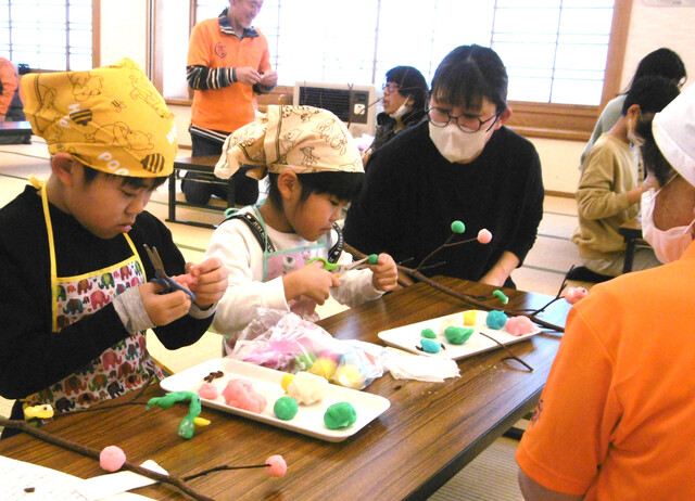 ものづくり3 写真:ものづくりをする子ども