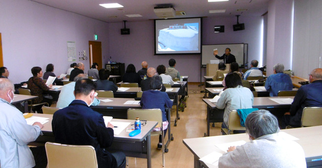 P1000188 写真:歴史講座 高野辰之の秋山探訪 講義の様子