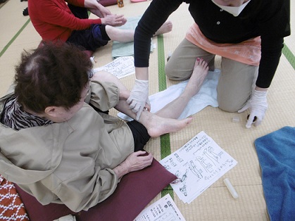 ふくらはぎのケアの様子の写真