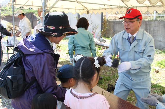 H27_04_26_緑化苗木頒布会_浜津ケ池公園