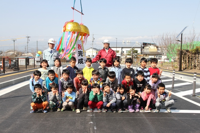 H28_03_08_市道東町10号線道路改良工事_さくら保育園児渡り初め