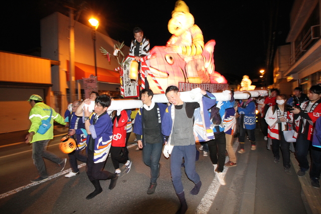 大灯篭びな行進