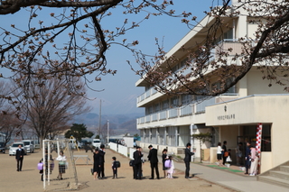 平岡小学校