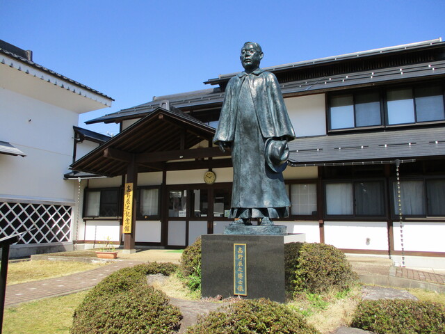 高野辰之銅像の画像