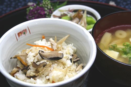 きのこご飯 きのこご飯の写真