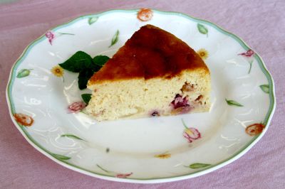 りんごとプルーンのチーズケーキの写真
