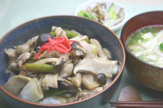 エリンギのしょうが焼きどんぶり エリンギのしょうが焼きどんぶりの写真