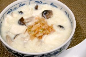 たっぷりきのこの韓国風豆乳がゆ たっぷりきのこの韓国風豆乳がゆの写真