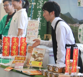 商品をPRする平林産業さんの写真